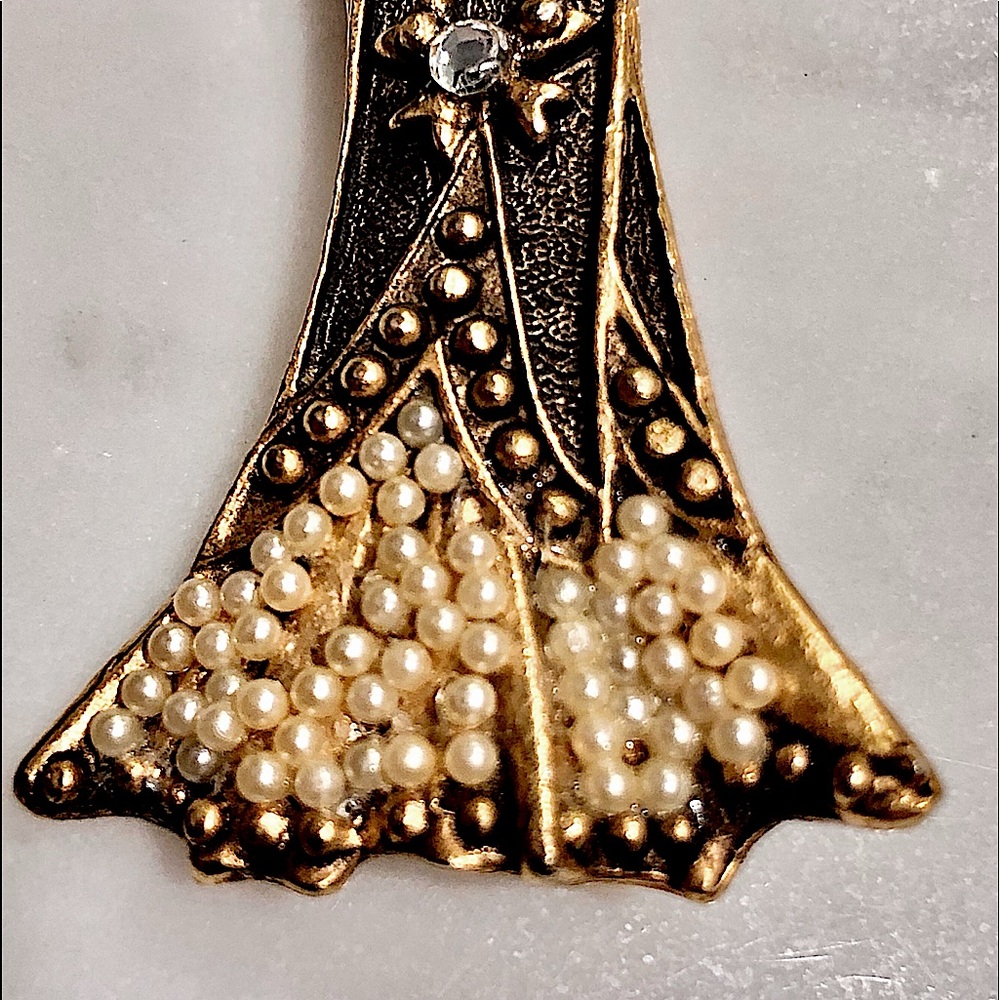Mini Faux Pearl & Rhinestone Bing Gloves Pin - Picture 3 of 4